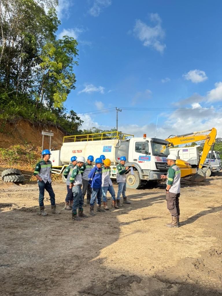 Briefing lapangan & armada — Fuel Truck & Excavator LiuGong
